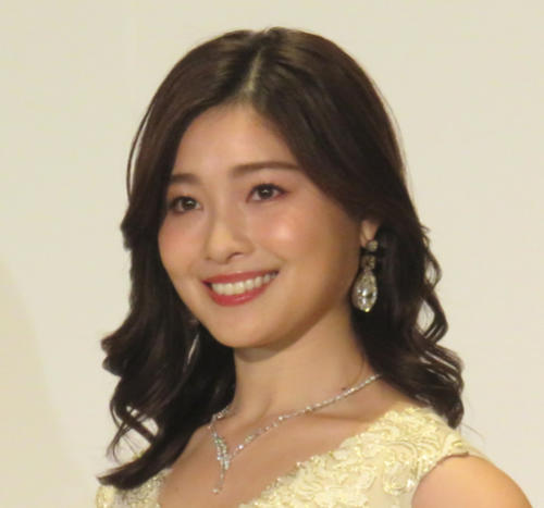 土屋太鳳の姉・炎伽がチアリーダー姿で引き締まったボディ披露　両手を上げて笑顔見せる写真公開