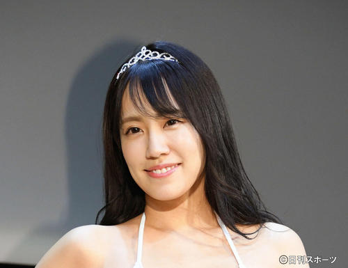 レースクイーン霧島聖子がメイド風コスチュームでお出迎え　富士24時間レース