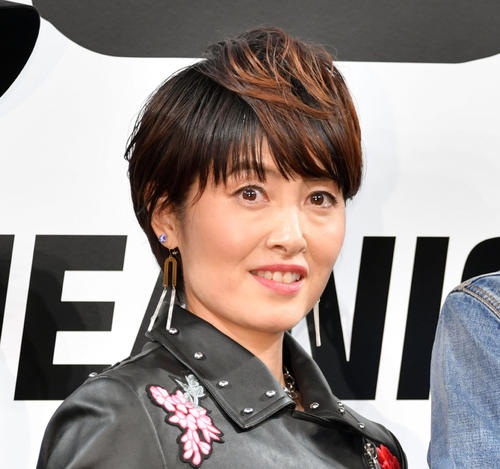 55歳荻野目洋子“衝撃の若さ”キレッキレ生熱唱にSNS騒然「実年齢びっくり」