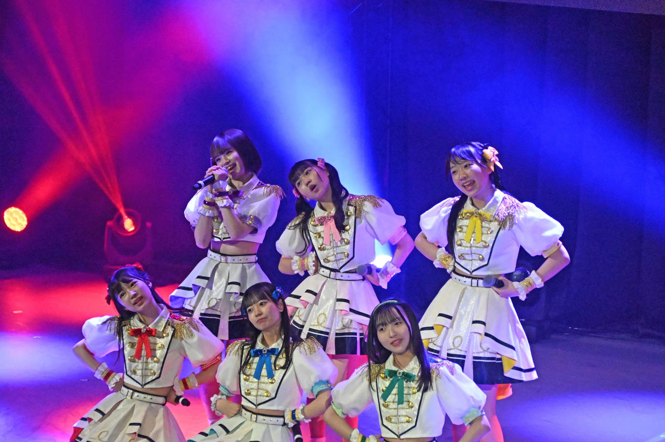 大阪で初の遠征ライブを行ったBABY BUBBLEの（前列左から）こな、みゆ、つむぎ（後列左から）しゅき、ゆず、ゆきの