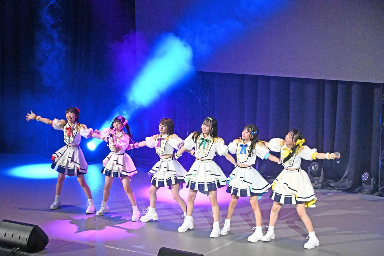 大阪で初の遠征ライブを行ったBABY BUBBLEの（左から）こな、ゆず、しゅき、つむぎ、みゆ、ゆきの
