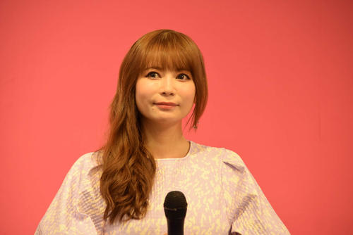 中川翔子が「世界的なホラー漫画家の大先生」と２ショット「謙虚で優しくて天使みたいな優しさ」