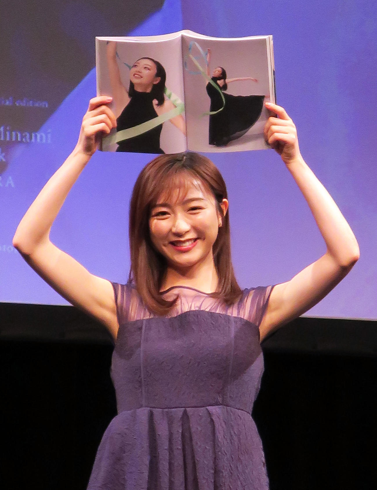 「佐久間みなみ　1stフォトブック　みなみから」発売記念会見を行った佐久間みなみ