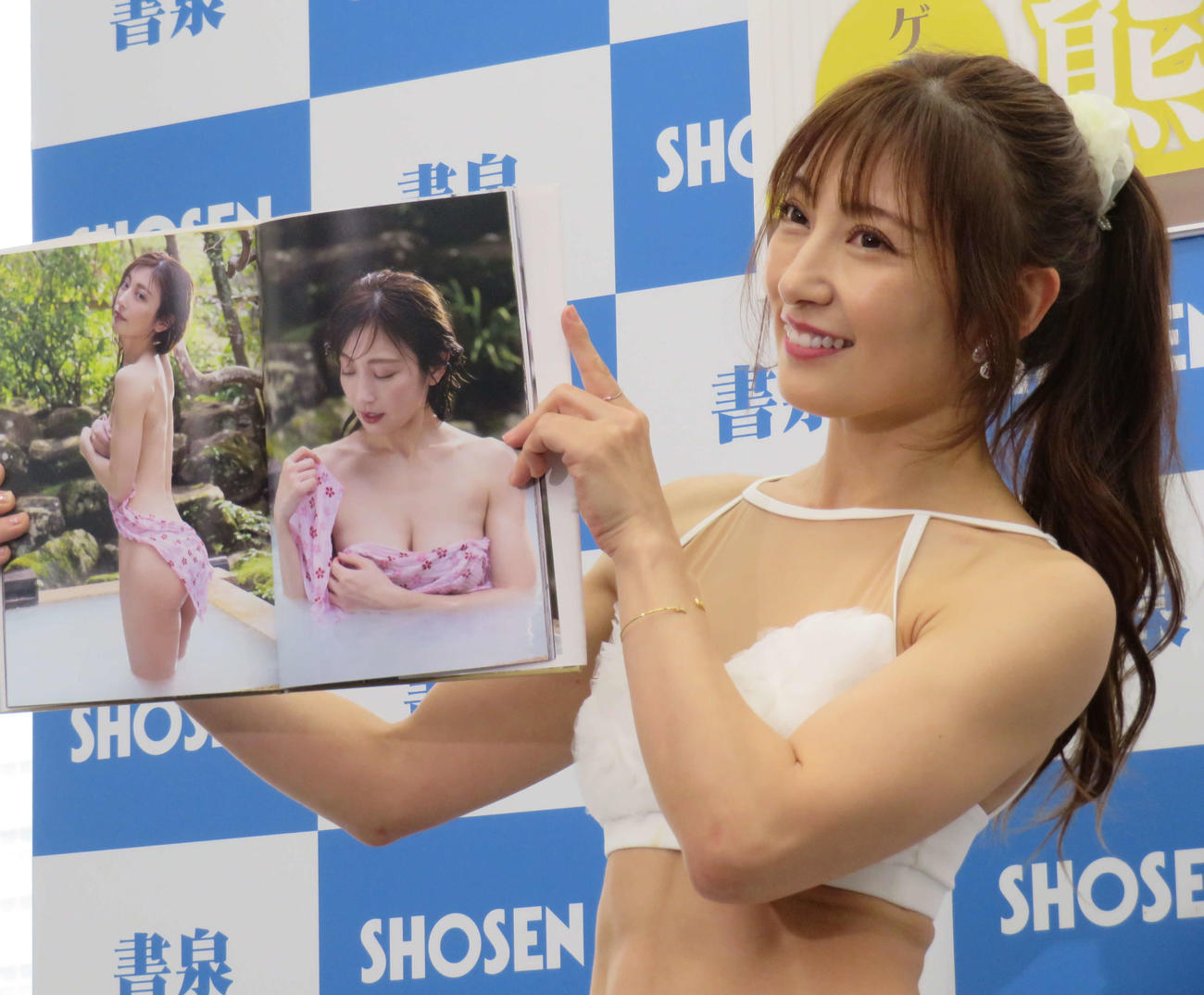 40冊目の写真集「Spinning」の発売記念イベントを行った熊田曜子