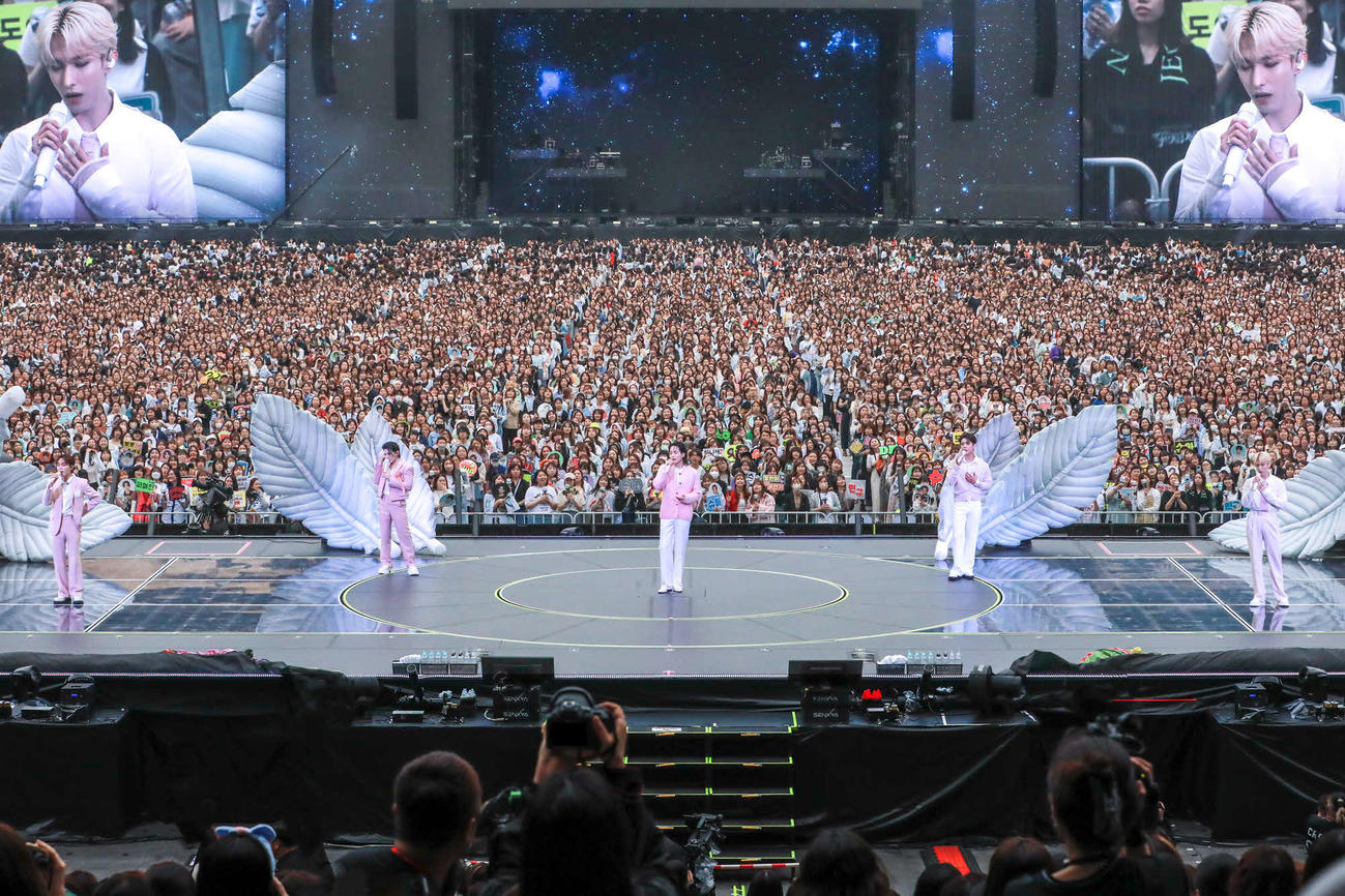 日本で初のスタジアムツアーを完走したSEVENTEENのボーカルチーム（(P)＆(C) PLEDIS Entertainment）