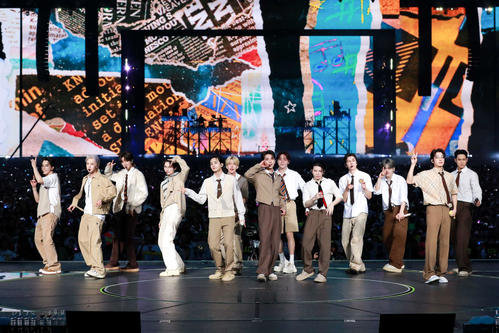 韓国13人組男性グループ「セブチ」ツアー最終公演“夢舞台”ファン７・２万人が黄色い大歓声