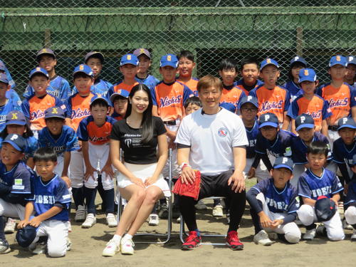 父はソフトバンク監督、小久保春菜が始球式「夢はスポーツキャスター」16日にタレントデビュー