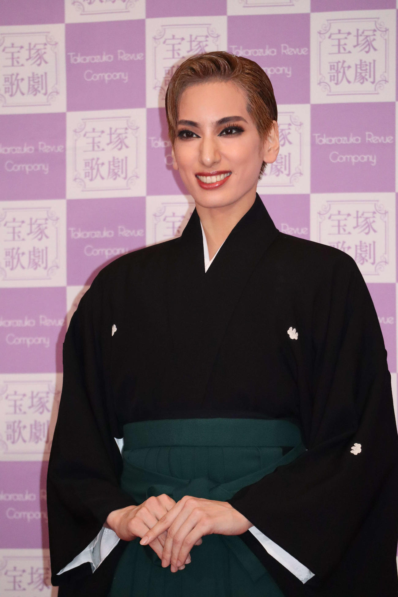 退団記者会見を行った花組トップ柚香光