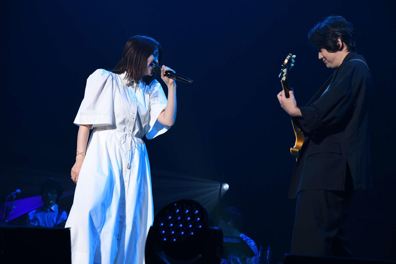 いきものがかり吉岡聖恵（左）と水野良樹　（岸田哲平氏／深野輝美氏撮影）