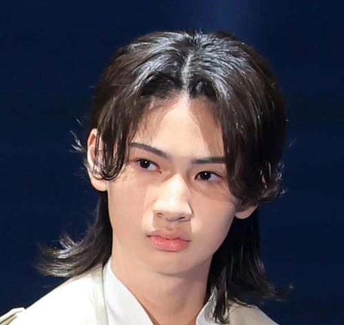 市村正親の16歳イケメン長男市村優汰、赤いリップにピアス５個「もっと一目ぼれしてください」