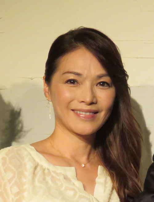 「綺麗」「若々しい」薬丸裕英の元トップアイドル妻近影に反響　”花の82年組”女優が公開