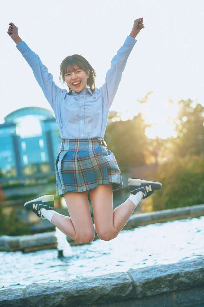 日向坂46松田好花ファースト写真集「振り向いて」のカット　撮影：岡本武志／講談社