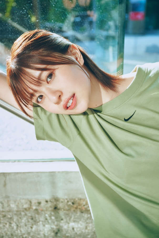 日向坂46松田好花ファースト写真集「振り向いて」のカット　撮影：岡本武志／講談社