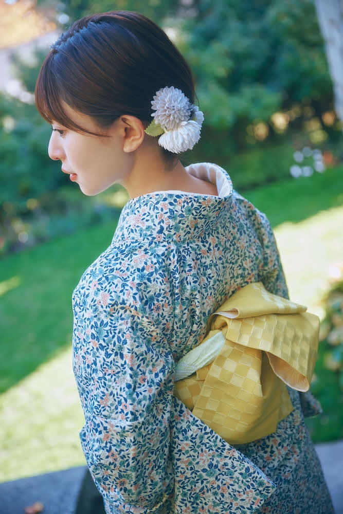 日向坂46松田好花ファースト写真集「振り向いて」のカット　撮影：岡本武志／講談社