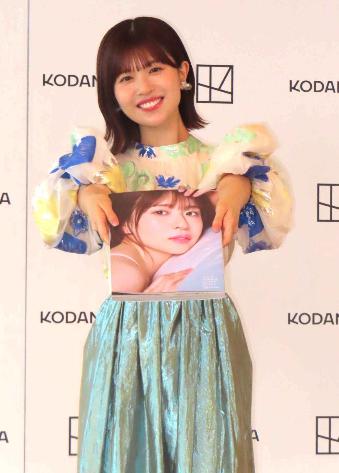 ファースト写真集「振り向いて」発売記念会見に登壇した日向坂46松田好花
