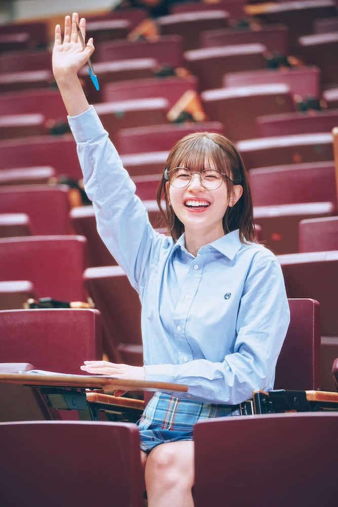 日向坂46松田好花ファースト写真集「振り向いて」の本人お気に入りカット　撮影：岡本武志／講談社