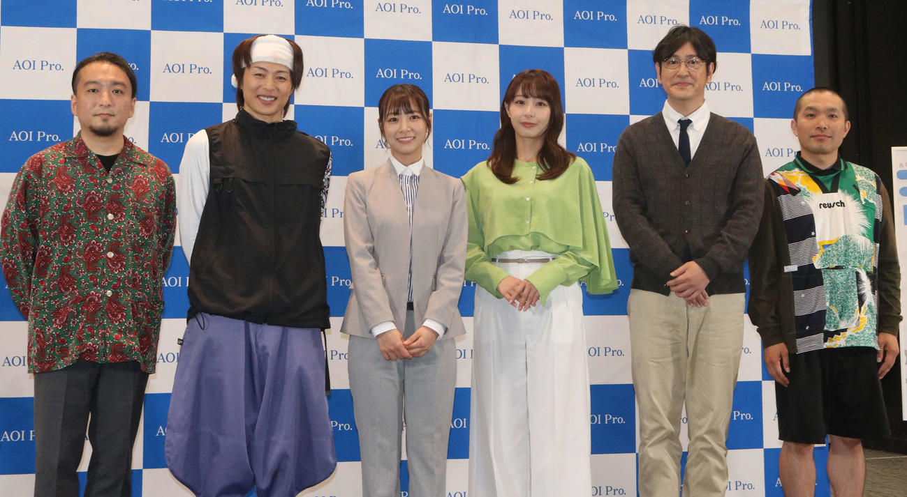 コント公演『混頓』の脚本と出演陣。左から野田慈伸（桃尻犬）、新木宏典、北野日奈子、宇垣美里、田中直樹（ココリコ）、塚本直毅（ラブレターズ）（撮影・深田雄智）