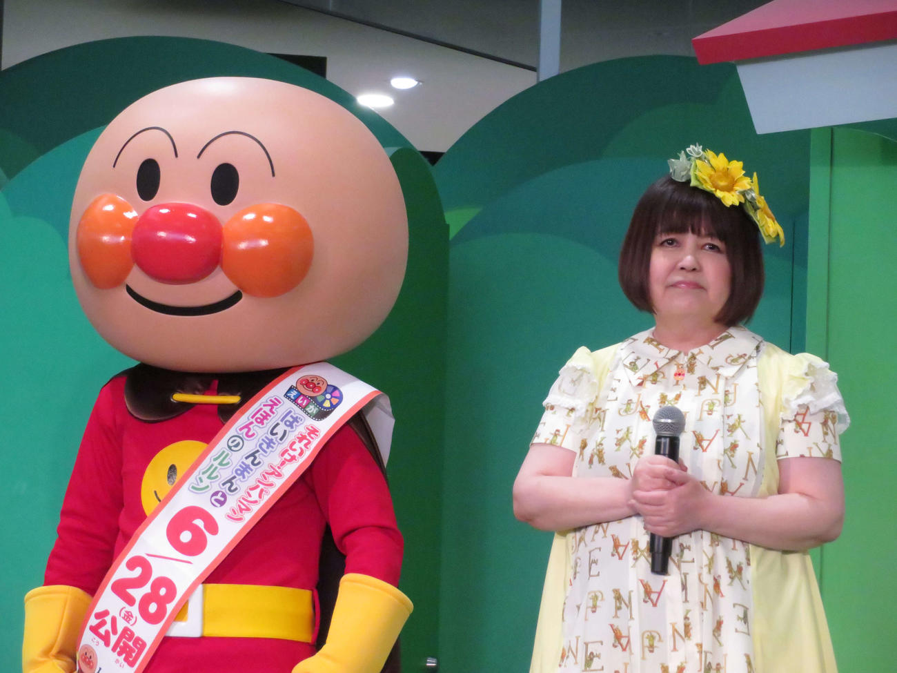 映画「それいけ！アンパンマン　ばいきんまんと絵本のルルン」公開直前イベントに登場したアンパンマンとドリーミング
