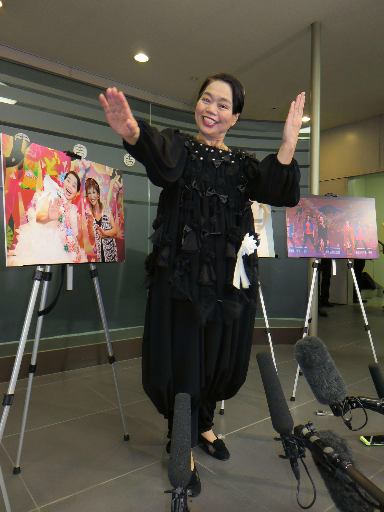 15年8月、今いくよさんのお別れの会で「明るい方がええな」と言いながら「どやさ～」を披露した今くるよさん