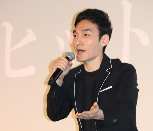 草なぎ剛「フレンチブルドックみたい」映画「碁盤斬り」主人公の故郷からひこにゃん登場に大喜び