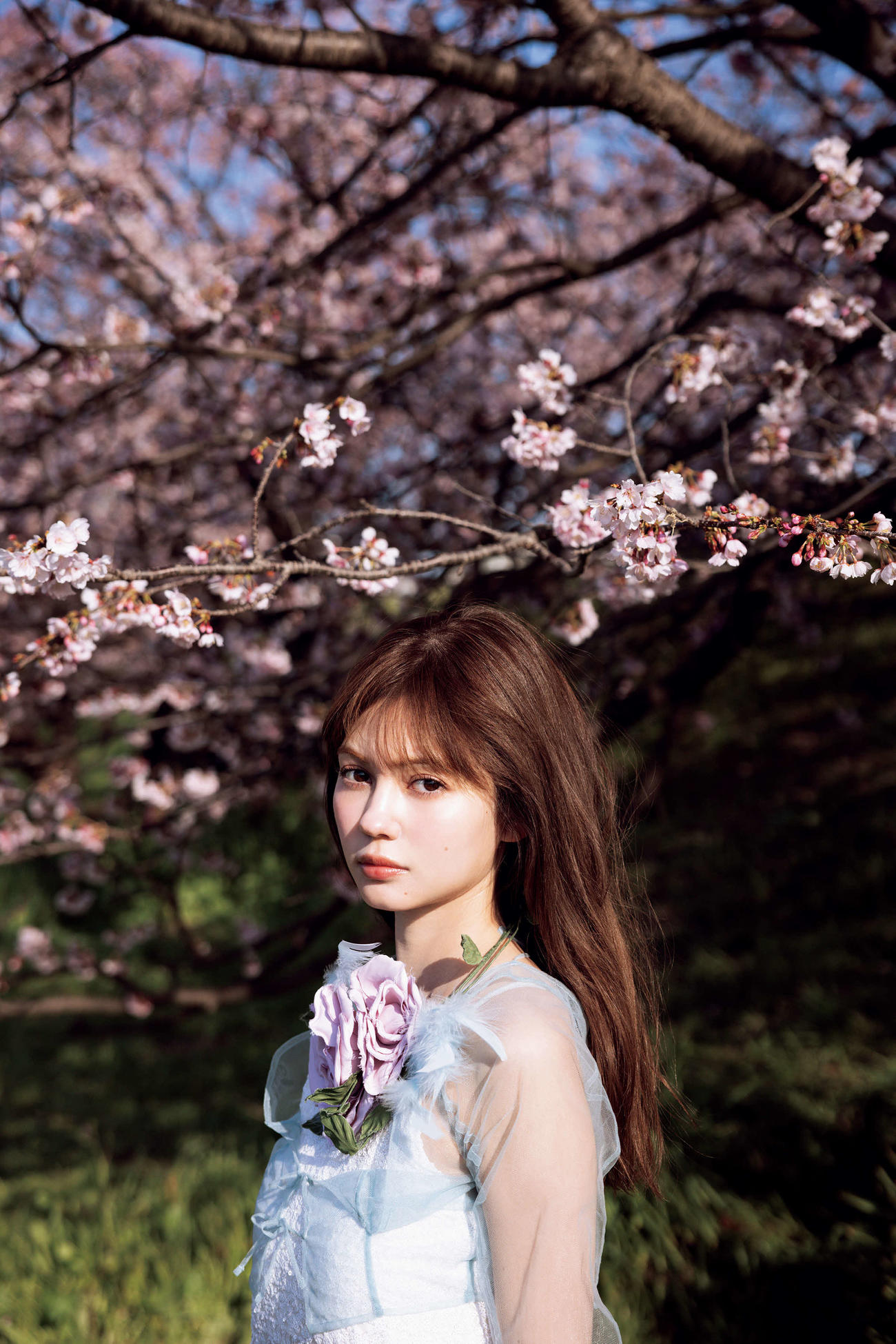 村上愛花の写真集「愛でる愛花」のショット（撮影・須江隆治／講談社）