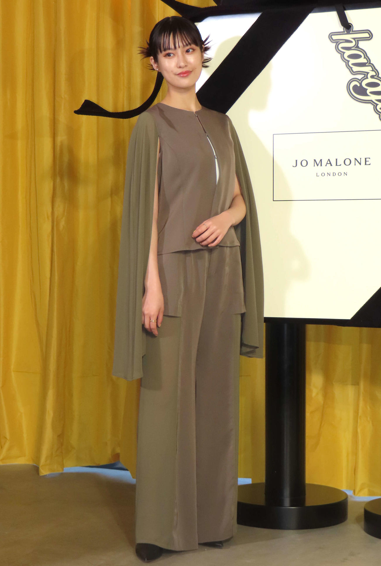 「ジョー　マローン　ロンドン　原宿」グランドオープニングフォトコールに登場した恒松祐里