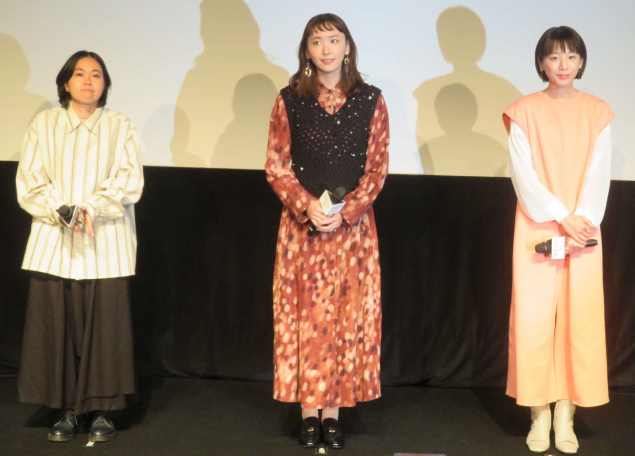 映画「違国日記」公開直前イベントに登壇した、左から瀬田なつき監督、新垣結衣、夏帆（撮影・村上幸将）