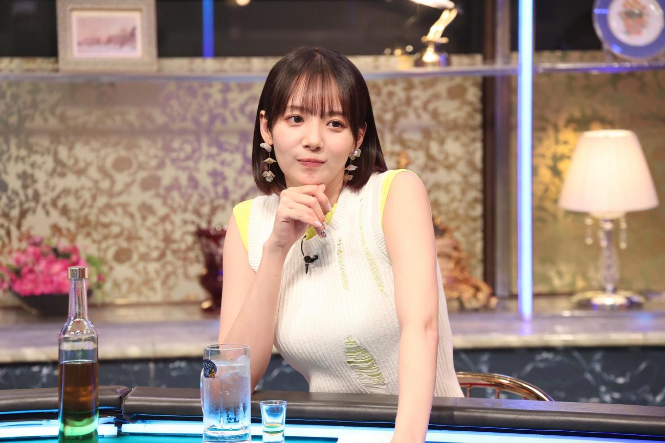 「酒のツマミになる話」に出演する岡田紗佳（C）フジテレビ