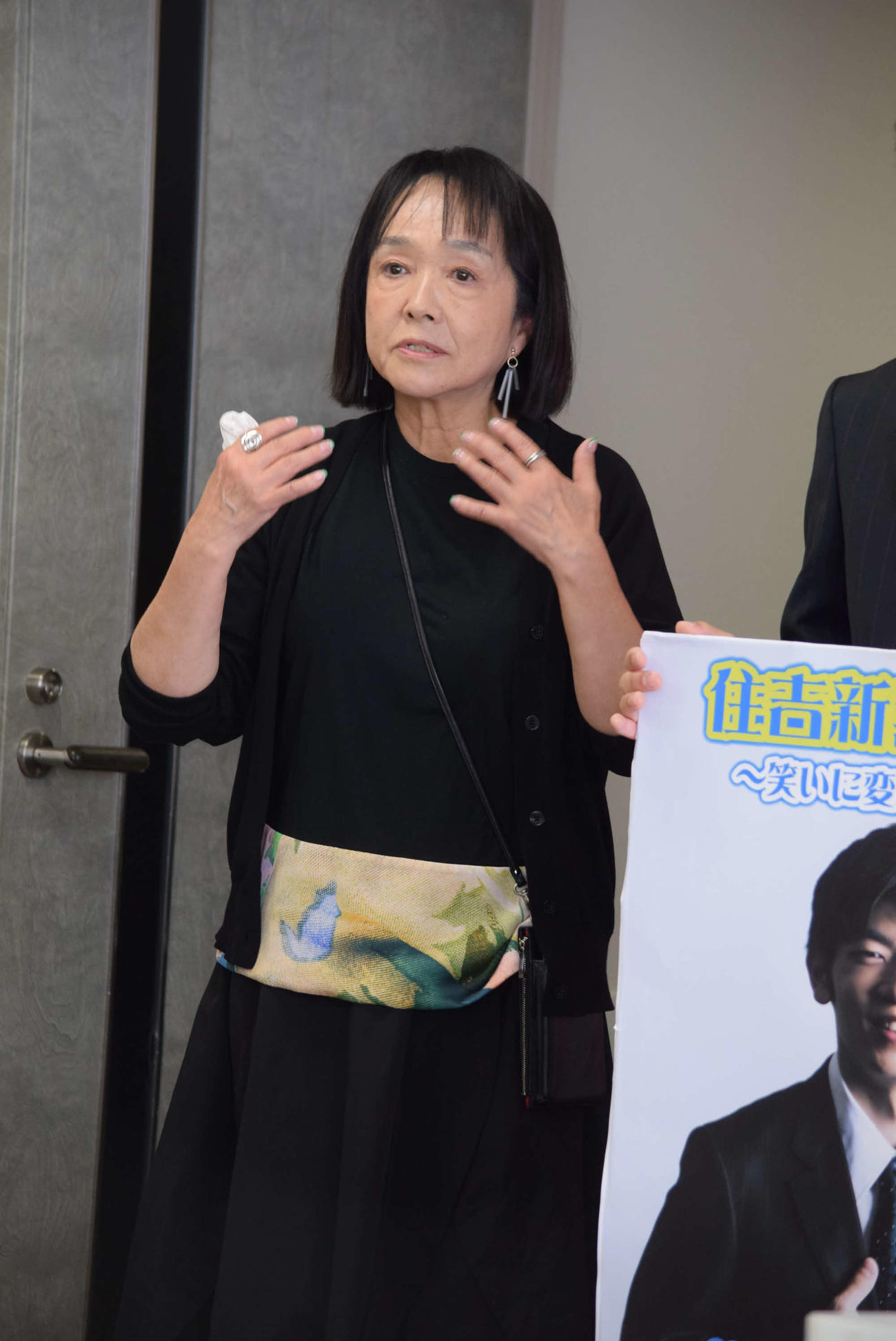 間寛平GMの月例会見に登場した妻・光代さん（撮影・阪口孝志）