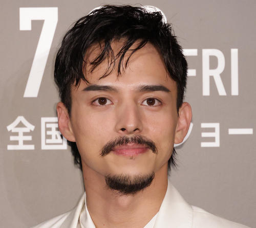 満島真之介、35歳の誕生日を報告「いつまでも魅了的なかほりプンプンさせていて」など反響