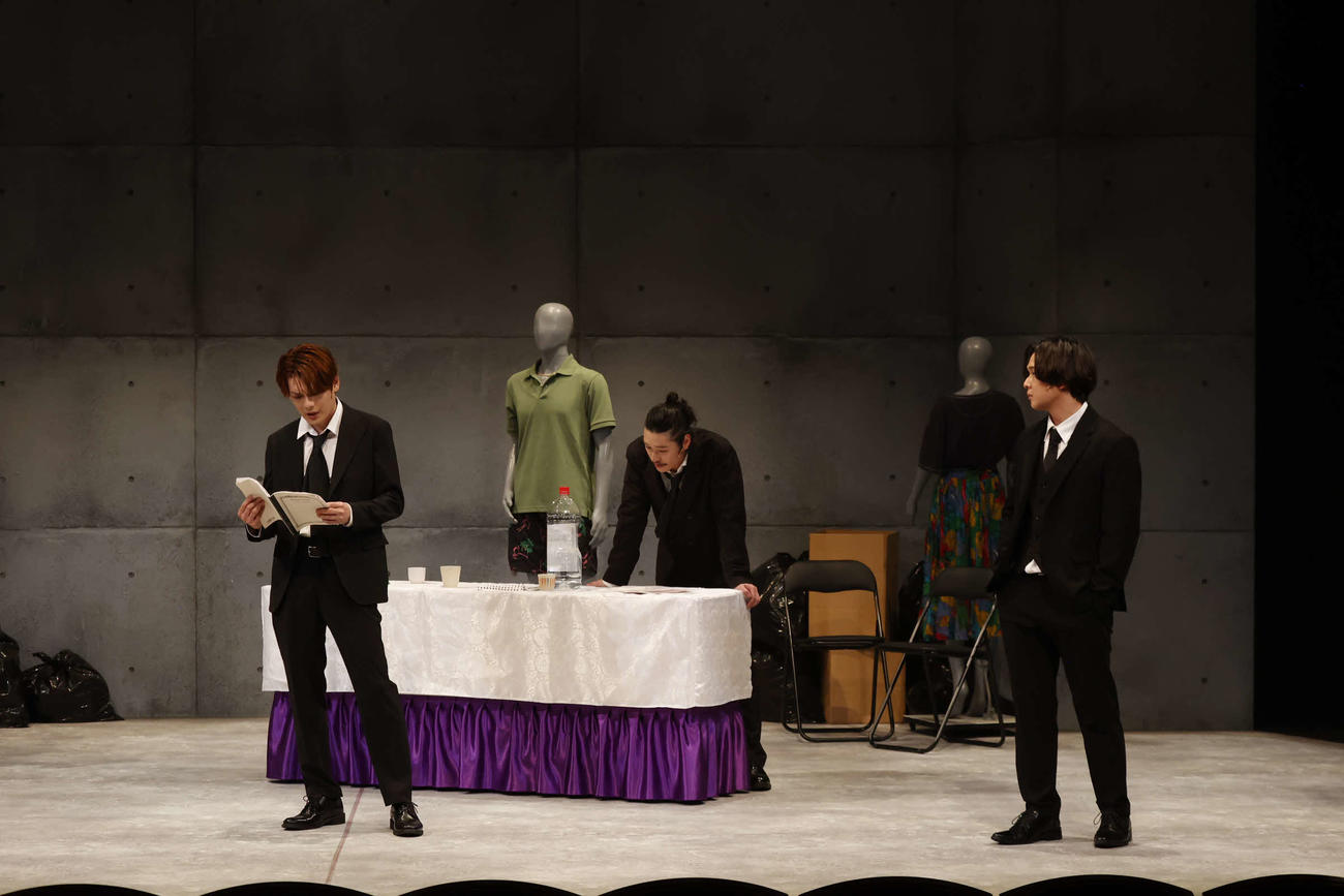 崎山つばさ、安西慎太郎、田村心の3人芝居「怪物の息子たち」