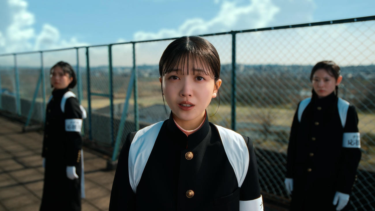 マクドナルドの新CMに出演する乃木坂46久保史緒里（中央）