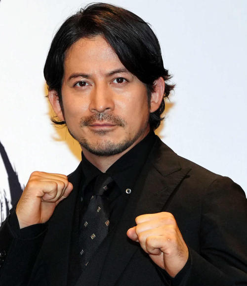 岡田准一、”乃木坂人気メンバー”に「嫌われたと」親子演じた大河ドラマでアイアンクロー