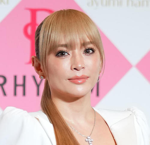 45歳浜崎あゆみ、子供の「参観日コーデ」が話題「このお母さん教室でオーラめっちゃ出てそう」