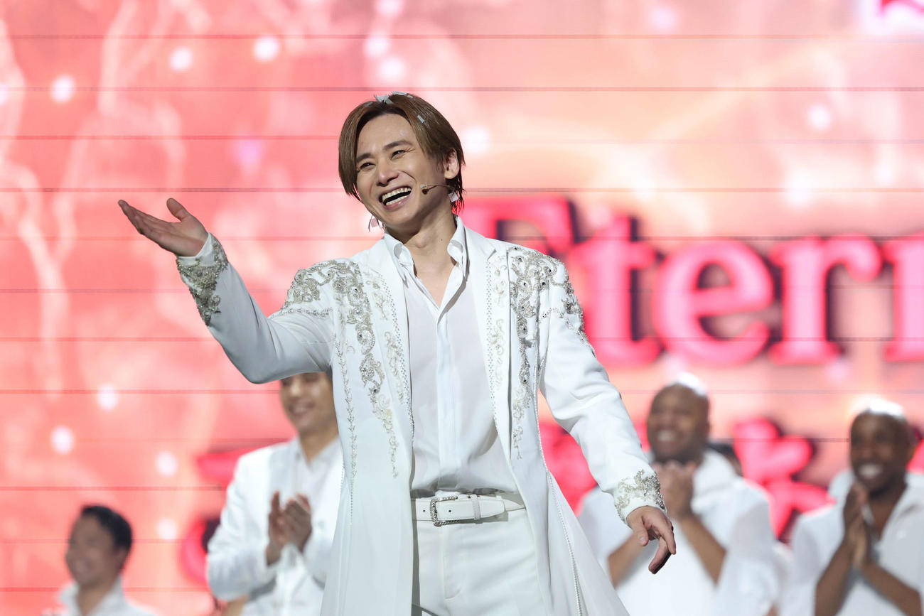 千秋楽を終え笑顔を見せる堂本光一（撮影・河田真司）