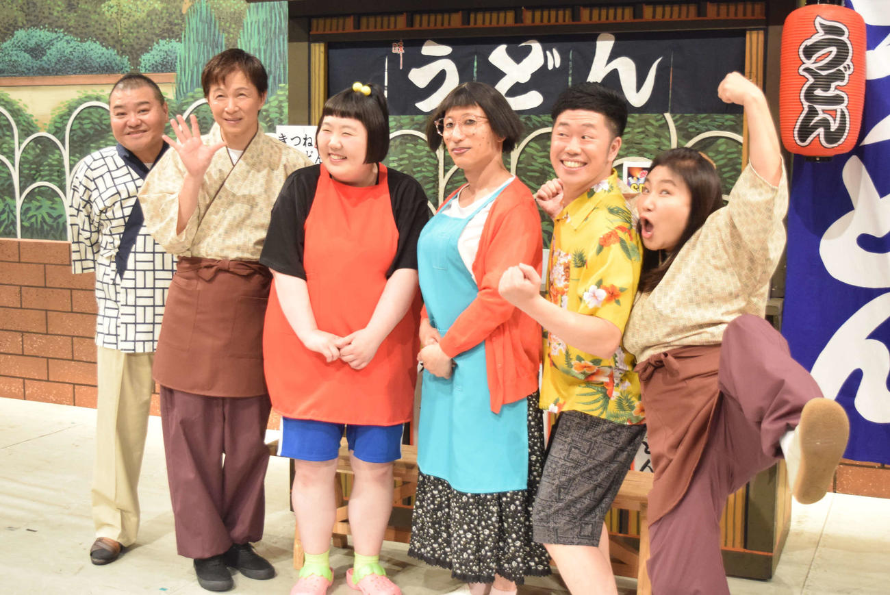 左から）吉本新喜劇の川畑泰史、アキ、酒井藍、すっちー、吉田裕、島田珠代（撮影・阪口孝志）