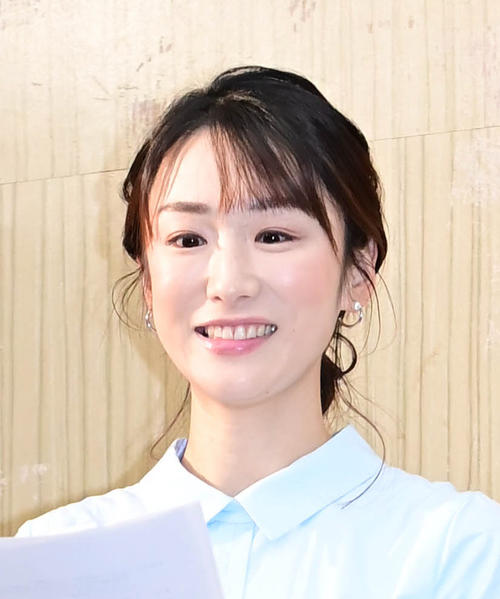 テレ朝・堂真理子アナ「#久しぶりに」メガネ姿で前かがみショット　「反則レベルの可愛さ」