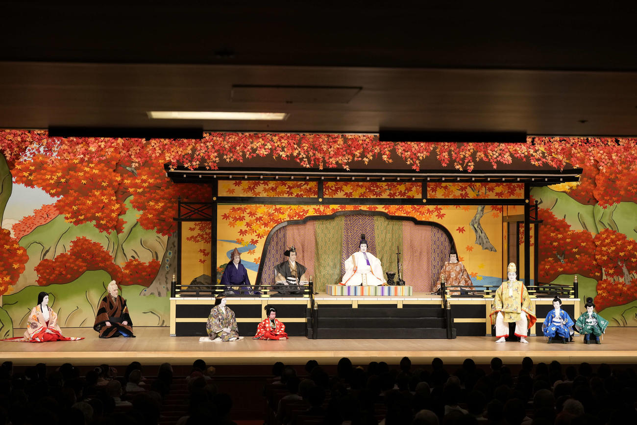 「六月大歌舞伎」夜の部「山姥」に出演する、前列左から中村時蔵、中村芝翫、中村萬壽、中村梅枝、中村獅童、中村陽喜、中村夏幹、後列左から中村錦之助、中村又五郎、尾上菊五郎、中村歌六（C）松竹