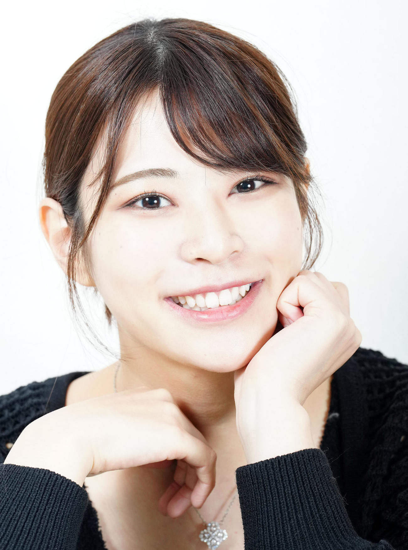 可愛らしい笑顔を見せる葵くみ（撮影・たえ見朱実）