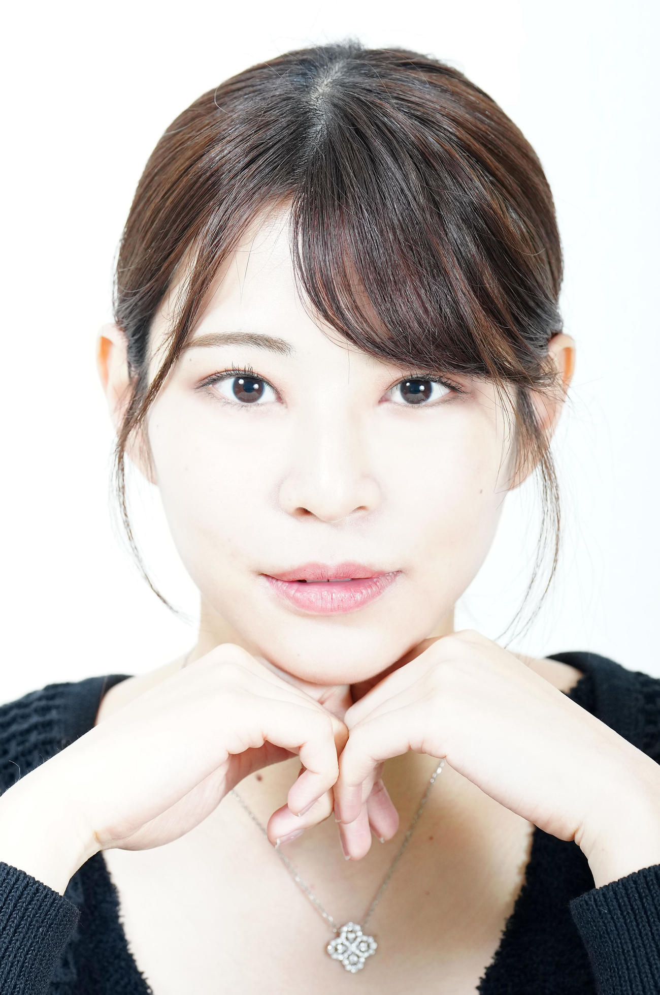 目標は「小池栄子さん」まっすぐな瞳でレンズを見つめる葵くみ（撮影・たえ見朱実）