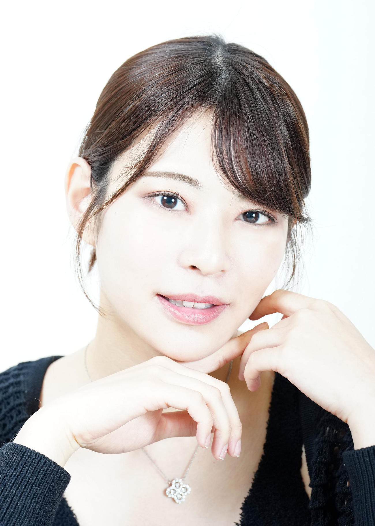 目標は「小池栄子さん」まっすぐな瞳でレンズを見つめる葵くみ（撮影・たえ見朱実）