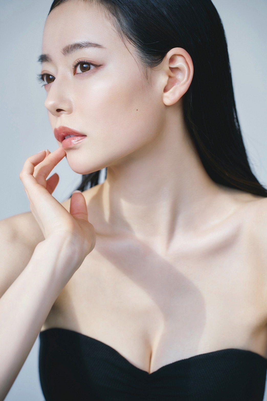 なごみの「WHITE graph 011」での中面カット（中村和孝氏撮影）