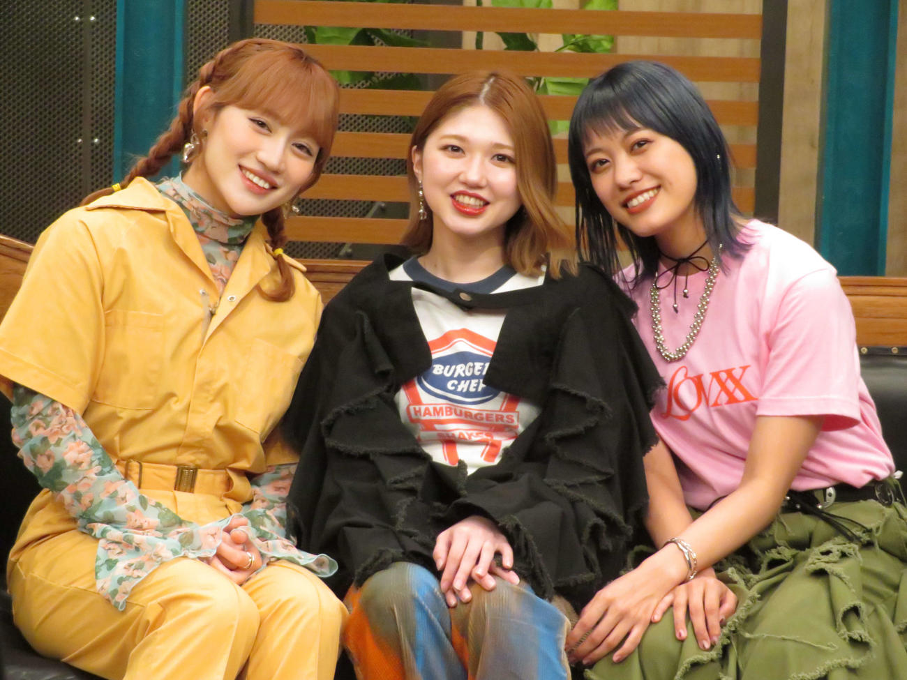 「生たけ　～スカパー！春のハロプロ生中継盛り上げるぞSP～」収録取材会に出席した、左から佐々木莉佳子、竹内朱莉、岸本ゆめの
