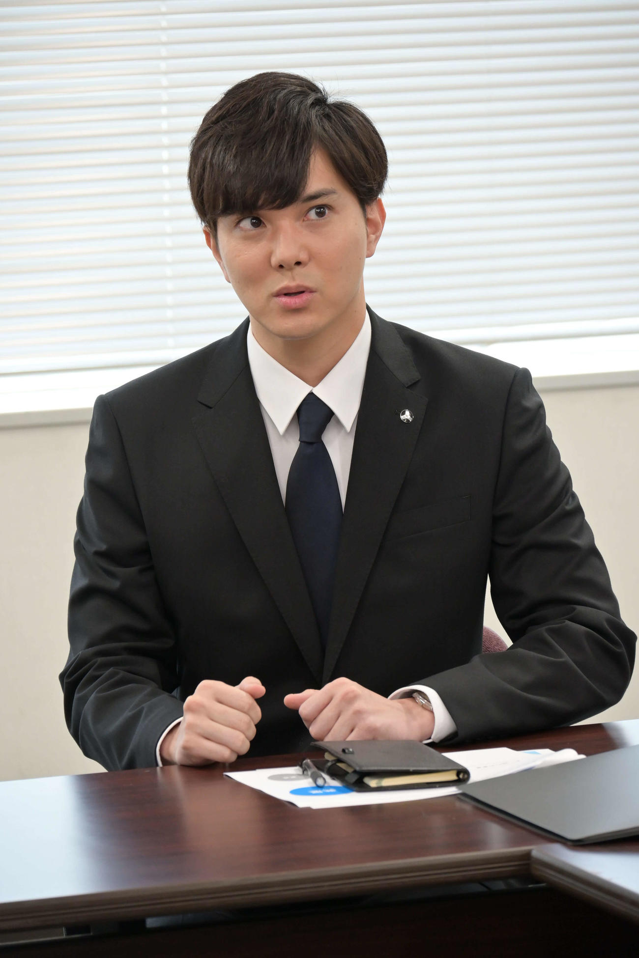 映画「お終活　再春！人生ラプソディ」で葬儀屋の社員役を熱演する水野勝