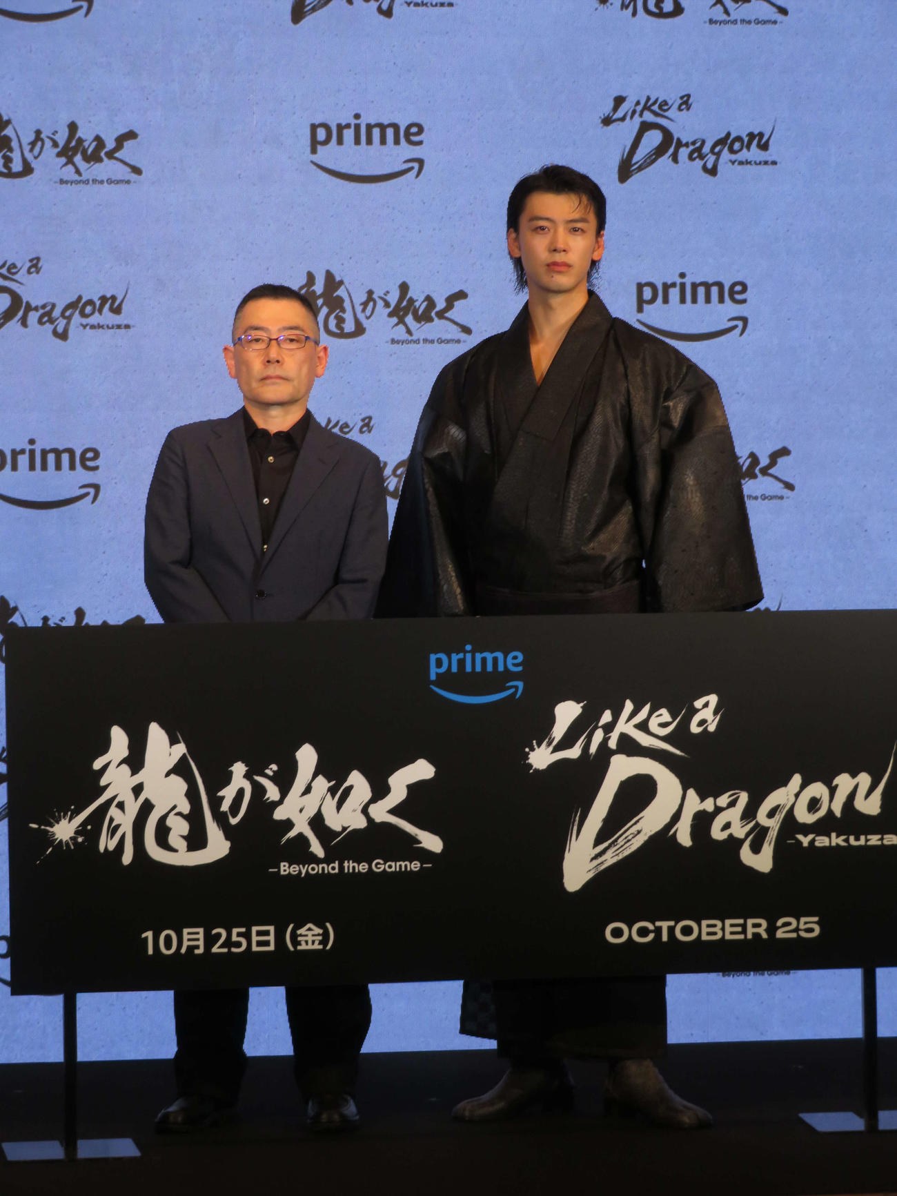 Amazonオリジナルドラマ最新作「龍が如く　Beyond the Game」会見に登壇した武正晴監督（左）と竹内涼真（撮影・村上幸将）