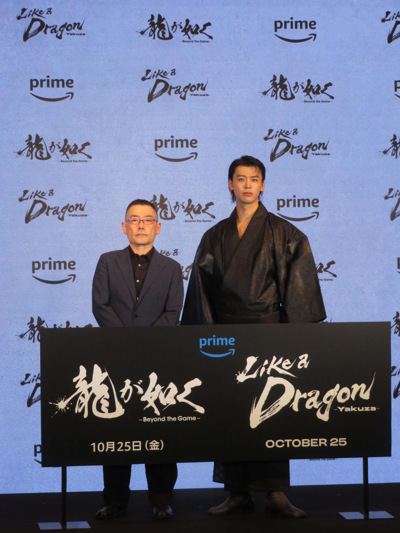 Amazonオリジナルドラマ最新作「龍が如く　Beyond the Game」会見に登壇した武正晴監督（左）と竹内涼真（撮影・村上幸将）
