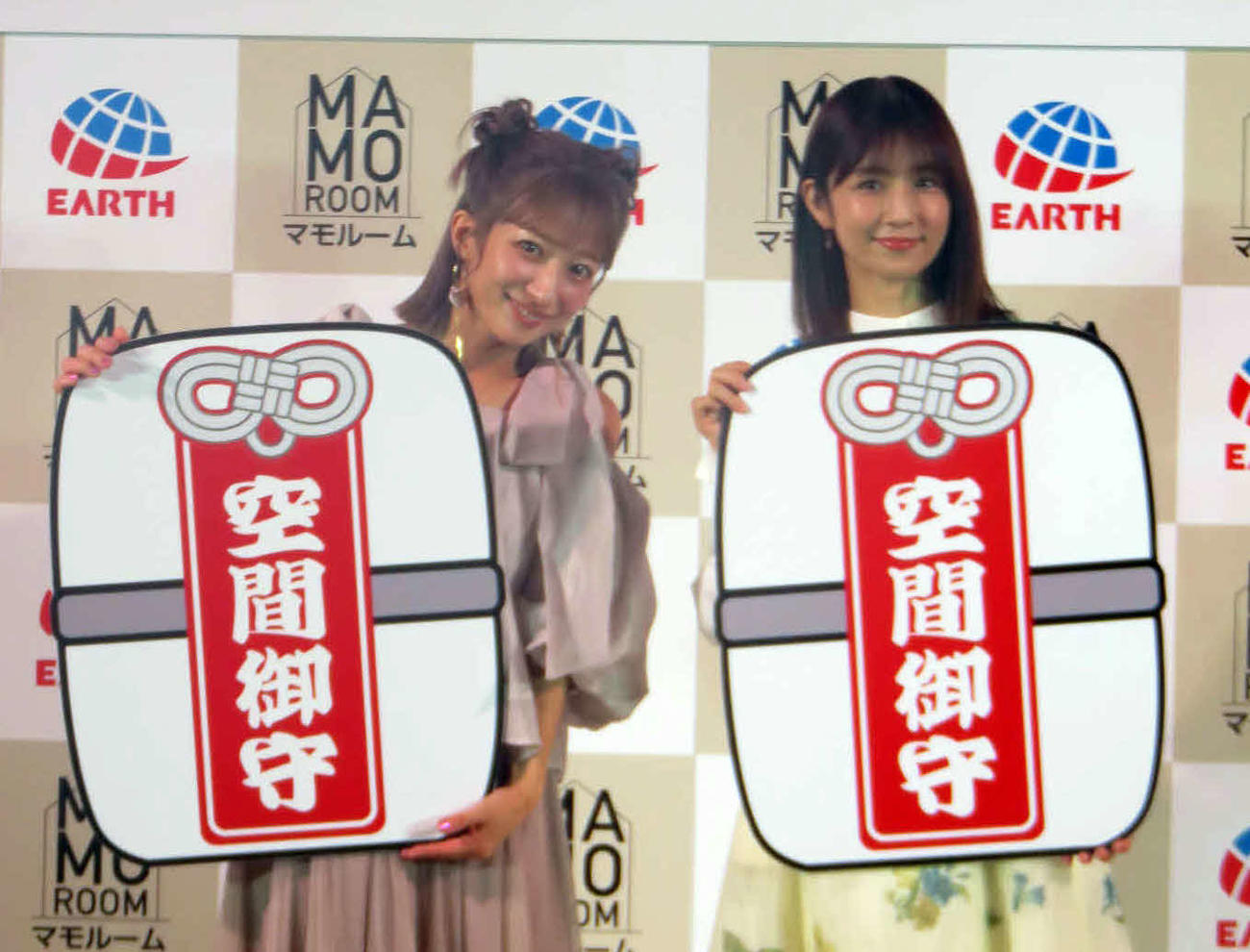 「アース製薬　presents 2024　全国虫ケア啓発イベント」に出席した辻希美（左）と小倉優子