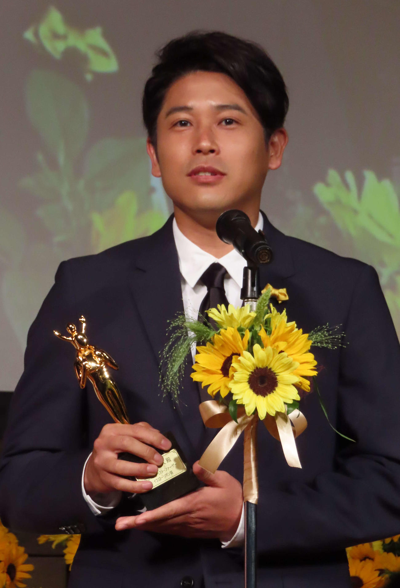 第43回ベスト・ファーザー「イエローリボン賞」を受賞した内田篤人さん
