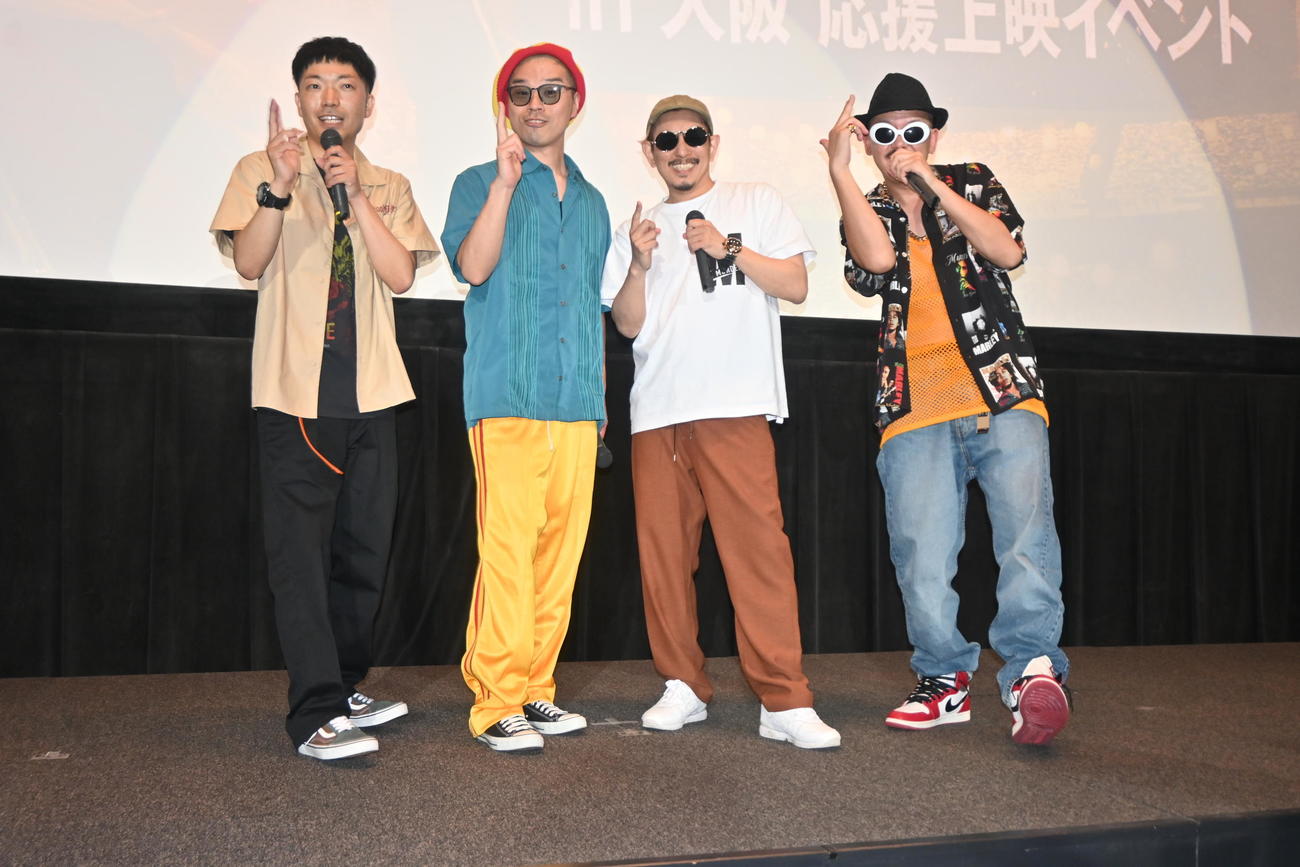 左からお笑いコンビアキナの秋山賢太、山名文和、DOZAN11 aka　三木道三、tappoi（撮影・松浦隆司）