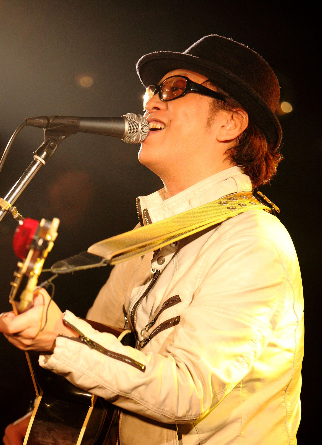 シンガー・ソングライターのYASSさん（YASS公式HPから）